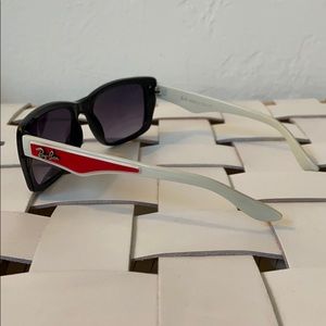 Ray Ban sunglasses - trendy shape!